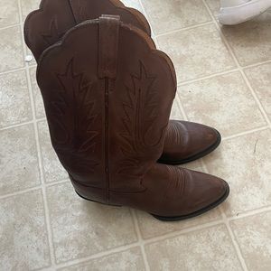 MINT condition ARIAT boots!